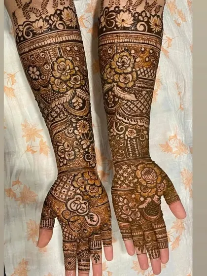 Beautiful Zaiba for her engagement. This design features personalized ring motifs and a mix of floral and geometric patterns.