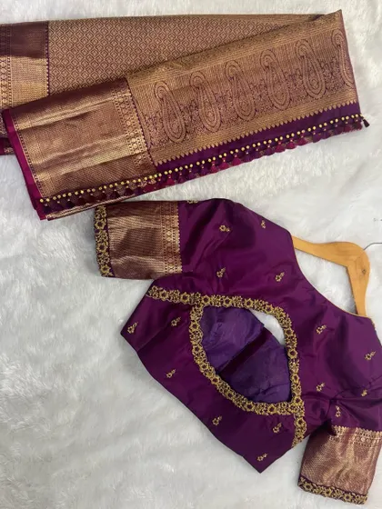 Purple power level: unmatched. This saree isn’t just worn, it’s owned.