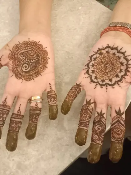 A mix of mandala and paisley (ambi) motifs for a traditional yet unique look.