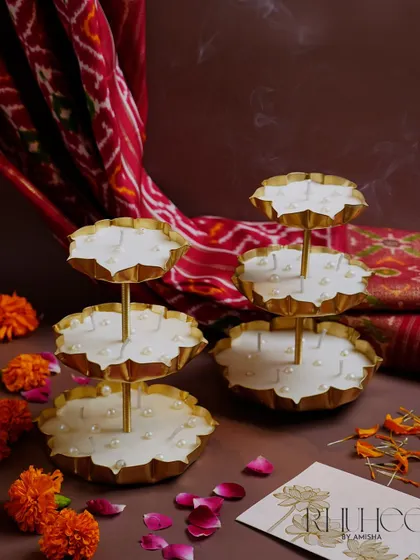 My Stand Urli candle is more than just a candle, it’s a centerpiece that lights up your puja space like a living rangoli. Its tiered design creates an inviting aura for any celebration.