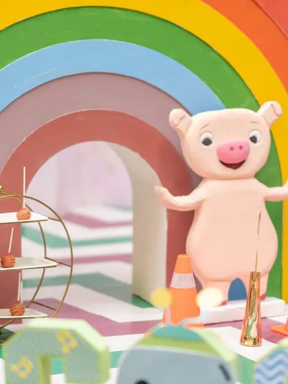 Another detail from the Cocomelon party, this time featuring the friendly pig character. These recognizable figures are key to making the theme feel authentic and exciting for the youngest guests.