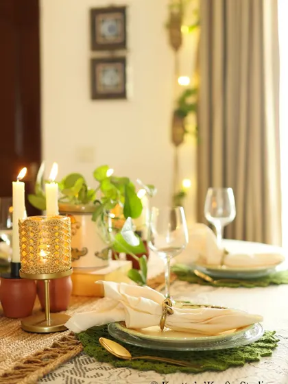 A wider shot of the summer tablescape, showing how the green placemats create a fresh and inviting look.