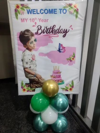 A welcome sign for a 10th birthday party, complete with a small balloon accent.
