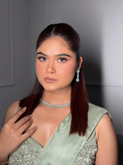 Another angle of this beautiful soft glam. You can see the flawless skin and how the makeup enhances her features without feeling heavy.
