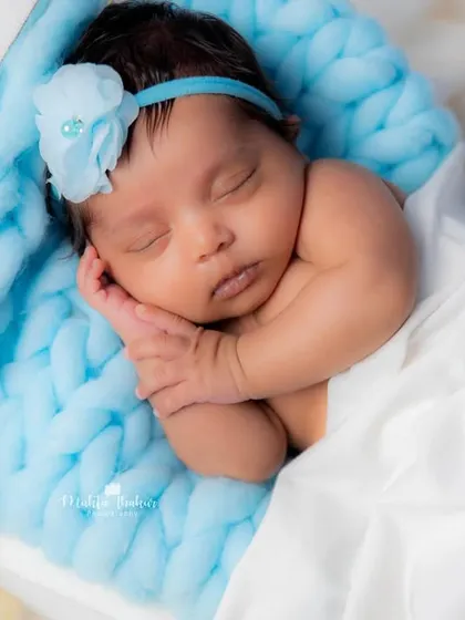 This 20-day-old angel is sleeping so peacefully in her little bed, surrounded by stars. It's a truly magical setup for a newborn girl.