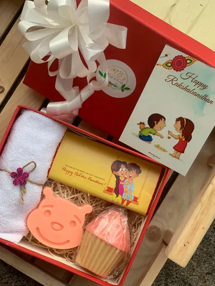 Here is another look at my customizable Rakhi hamper. This version includes an adorable Pooh-shaped soap and a cupcake soap, both made from gentle, skin-safe ingredients perfect for younger siblings.