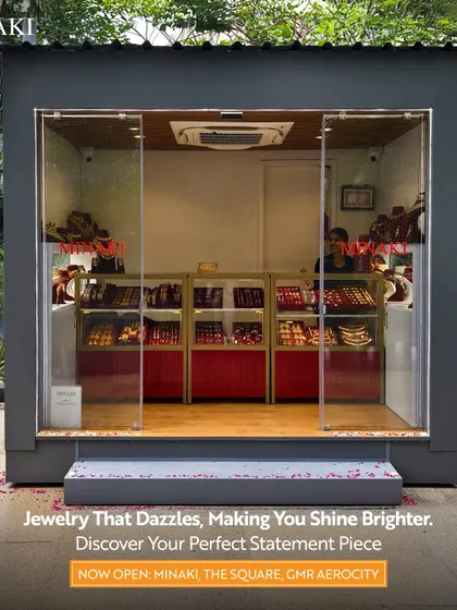 The exterior of the sleek, modern Minaki kiosk at The Square, inviting shoppers to discover their perfect statement piece.