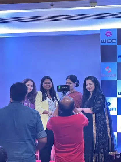 Receiving my award on stage. A huge thank you to the Women Entrepreneurs Enclave for this wonderful opportunity and recognition.