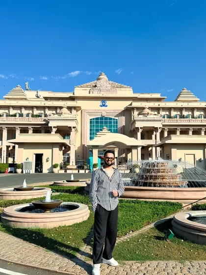 Another shot from the stunning ITC Grand Bharat. Performing at such grand venues is always an honor and an inspiration.