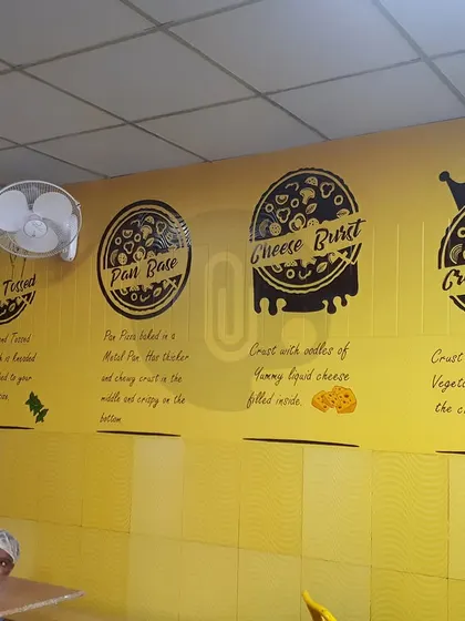 An informational doodle art mural explaining different types of pizza crusts for a client in Hisar. This is a creative way to educate customers about the menu while adding visual interest to the space.