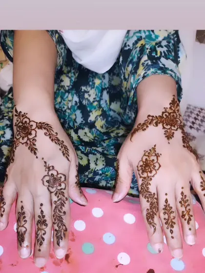 A light and airy design with simple floral elements, perfect for someone trying henna for the first time.