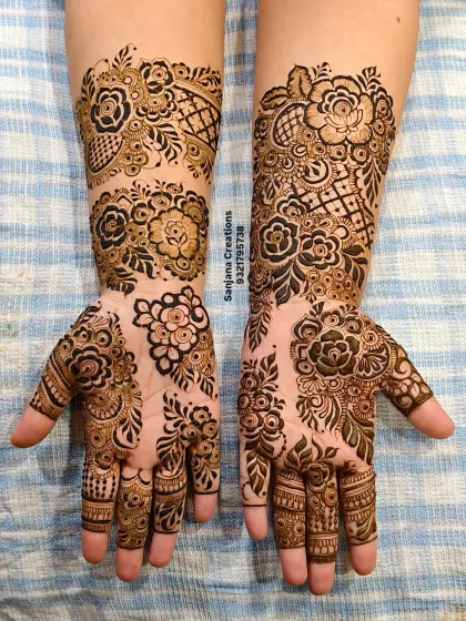 Another look at a guest's Dubai-style floral mehndi, showcasing a mix of bold flowers and delicate net patterns.