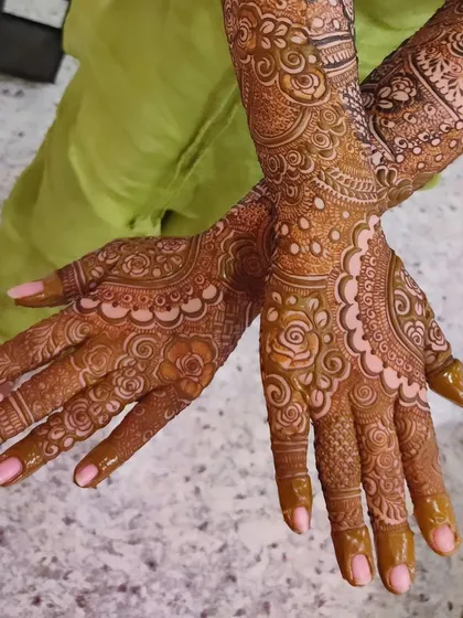 A beautiful bridal design with a rich, developing stain, showing the quality of my organic henna.