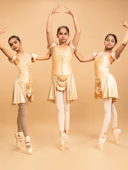'Mon Soutien' is a piece that celebrates the journey of becoming a ballerina en pointe. These portraits showcase the strength and resilience required, supported by a love for the art form.