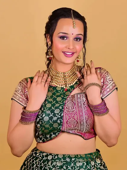 This shot showcases the beautiful jewellery and how the makeup enhances it. The neckline of the blouse and the choker are complemented by a clean makeup look that draws attention upwards.