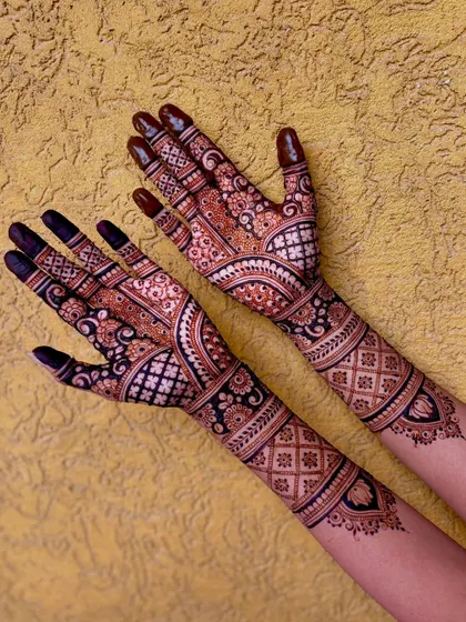 An alternate pose of Shifna's wedding mehendi.