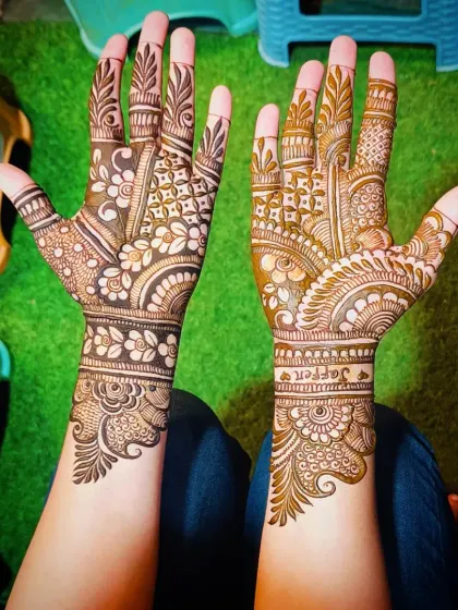A clear shot of the 'Jaffer' mehandi design.