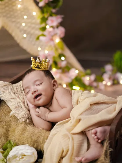 A sleepy smile from a tiny king. Even as they drift off to sleep, I can capture these sweet, expressive moments.