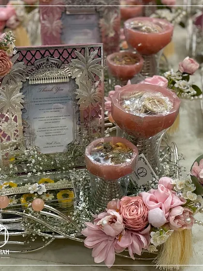 A gesture of gratitude for your guests. This pastel pink hamper, featuring a silver-plated tray, an ornate photo frame, and delicate dry fruit bowls, is a thoughtful way to say thank you and leave a lasting memory.
