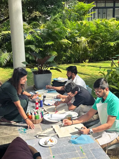 A family art session in a beautiful garden. I can bring the workshop to any location, creating a relaxed and inspiring atmosphere for you and your loved ones.