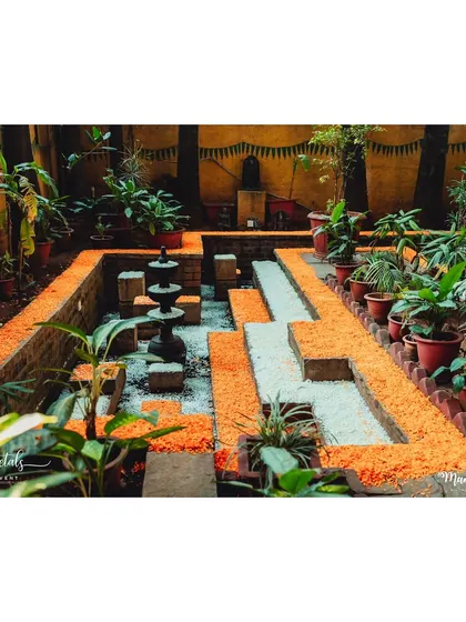 The waterways at Ganjam Mantapa are decorated with floating marigold and tuberose petals. This is a simple yet beautiful way to incorporate the venue's features into the decor.