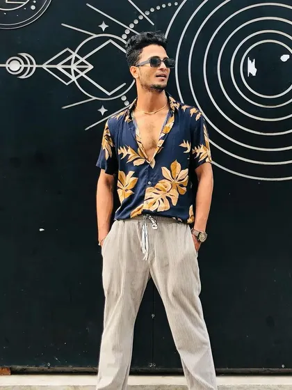 A relaxed pose from the same series. My personal style is a mix of trendy and comfortable.