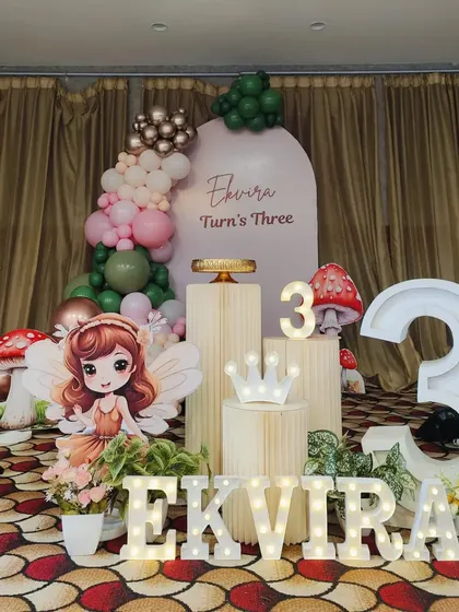 Another shot of the complete fairy-themed party for Ekvira.