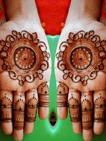 A simple and classic mandala design. The central circle is surrounded by delicate petals, and the fingers have simple, matching tips.