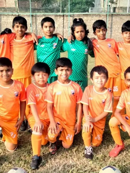 Another shot of the determined U11 Blue team before their league game.