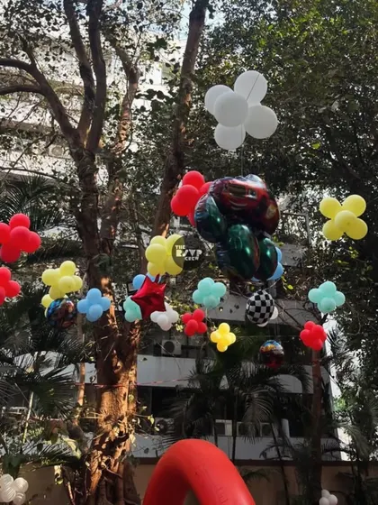 I decorated the entire outdoor space by hanging Hot Wheels-themed balloons from the trees, creating a festive atmosphere.