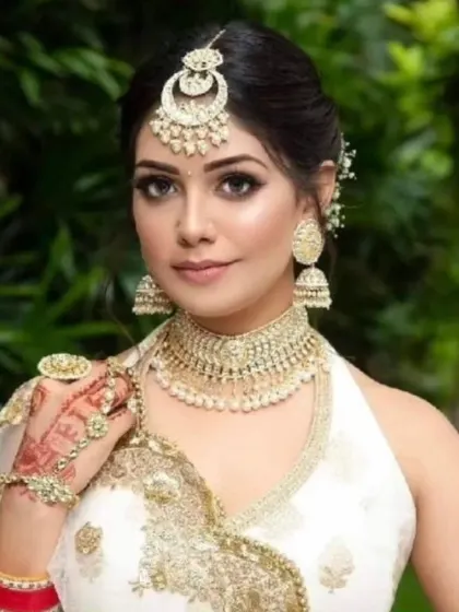An elegant look created for a photoshoot, featuring a white outfit and matching jewellery. My collection is perfect for creating diverse looks.