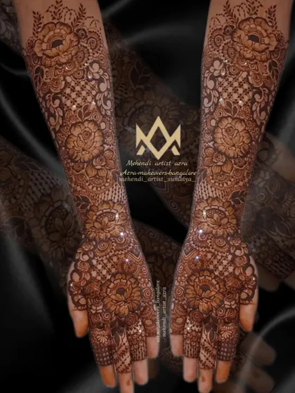 A sparkling version of the Arabic bridal mehendi, perfect for catching the light during wedding festivities.