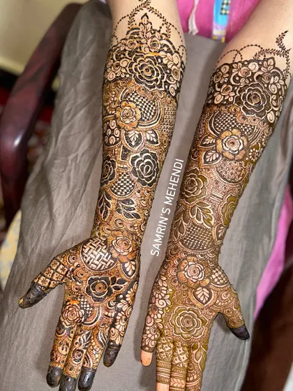 A stunning bridal floral design for my client Roohi. The pattern uses a mix of dark and light shading to create a beautiful 3D effect.