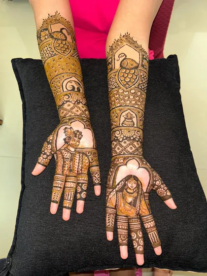 I can weave your story into your mehendi with custom portrait work. This design features beautifully detailed figures of the bride and groom, along with traditional motifs like peacocks, making it truly personal.