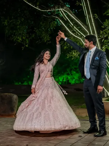 An intimate dance at the reception. We focus on capturing the connection between the couple, creating romantic and elegant photos of their evening celebration.