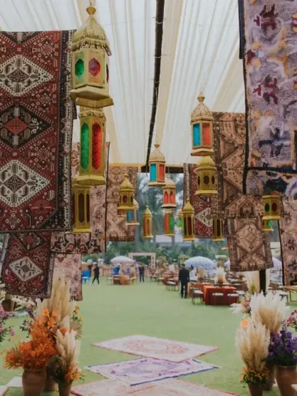 The entrance to the Mehendi, where guests walked under a canopy of hanging carpets and Moroccan lanterns, immediately immersing them in the theme.