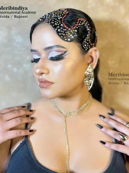 A close-up on the jeweled finger waves, a perfect example of the advanced, artistic techniques taught in my courses.