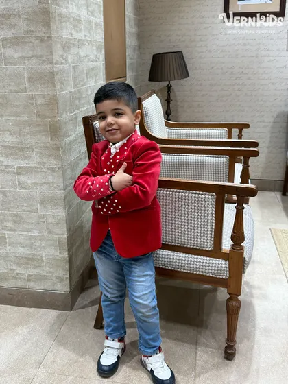 This classic red velvet statement jacket is pure fun. Paired with casual jeans, it creates a look that's both playful and stylish.