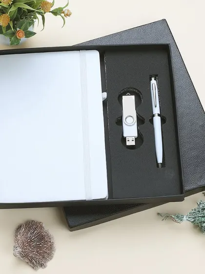 This image features the white variant of a popular corporate gift set. We can shoot product lines in multiple colors, maintaining consistent lighting and angles for a uniform look across your e-commerce platform.