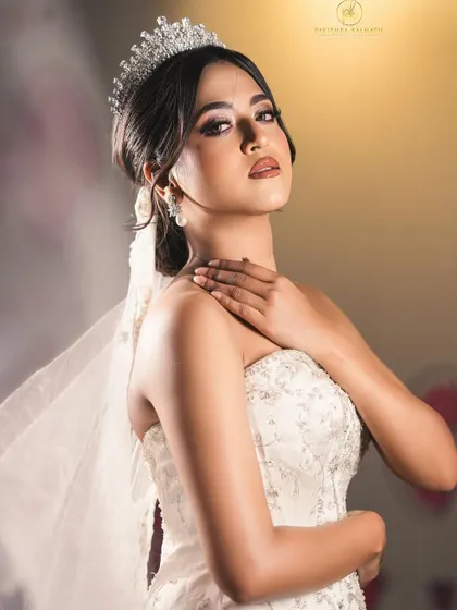 A duplicate image of the stunning bridal portrait, emphasizing the regal and timeless quality of the look.