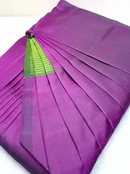 A simple yet stunning purple saree with a hint of green. The pleats are done perfectly, making it easy to drape and carry.