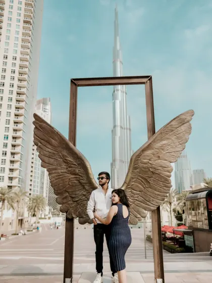 Another take on the iconic wings photo, capturing a slightly different pose and angle.