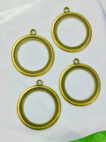 For a more antique look, we offer our large round bezels in a brass finish. These are great for vintage-inspired necklaces or large keychains.