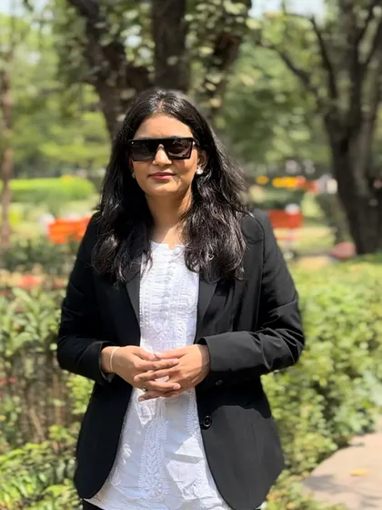 A confident pose that says I am in control. I bring this self-assuredness to every data privacy and digital defamation case I handle.