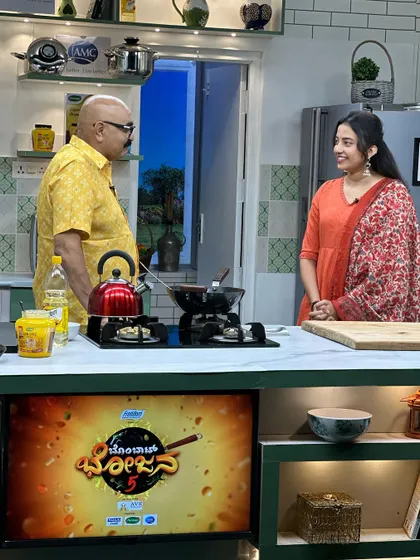 Another shot from the 'Bombat Bhojana' show. We had a great time cooking and chatting on set.
