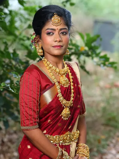 A close-up portrait showing the details of the choker and haaram.