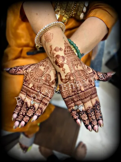 A lovely example of a dark henna stain on a traditional design. The intricate patterns and figures are clearly visible and look stunning.