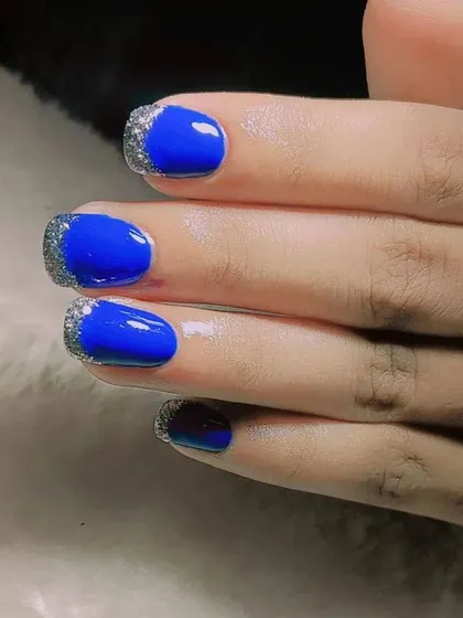Beating the summer heat with these gorgeous and minimal glam nails. The bold blue is paired with a silver glitter French tip.