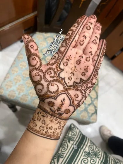 An elegant Arabic-style design with delicate swirls and floral patterns, suitable for Eid or any party.