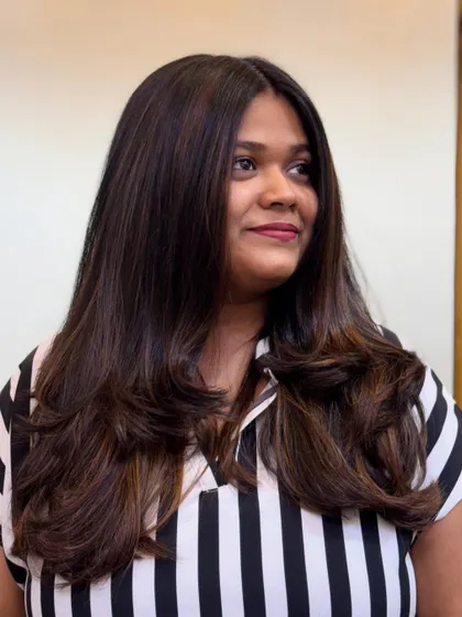 The Mocha Musses color looks incredibly soft and natural, giving the hair a healthy and polished appearance.